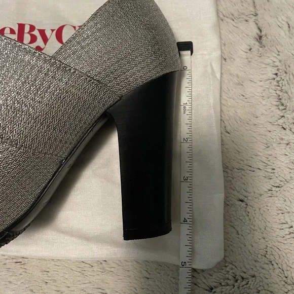 Beautiful See By Chloe silver Mary Jane pumps - Picture 11 of 16